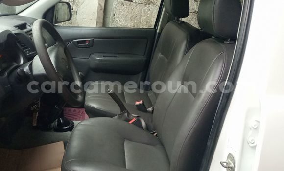 Sayi Na hannu Toyota DA White Babbar mota in Douala a Ƙasar Kamaru Sayi Na hannu Toyota DA White Babbar mota in Douala a Ƙasar Kamaru