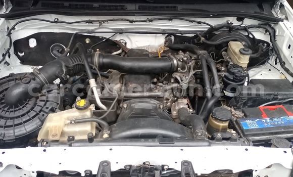 Sayi Na hannu Toyota DA White Babbar mota in Douala a Ƙasar Kamaru Sayi Na hannu Toyota DA White Babbar mota in Douala a Ƙasar Kamaru