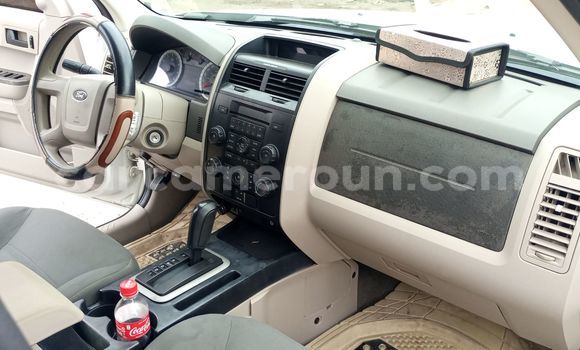 Sayi Imported Ford Escape White Mota in Douala a Ƙasar Kamaru Sayi Imported Ford Escape White Mota in Douala a Ƙasar Kamaru