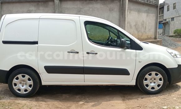 Sayi Imported DAF CF White Babbar mota in Douala a Ƙasar Kamaru Sayi Imported DAF CF White Babbar mota in Douala a Ƙasar Kamaru