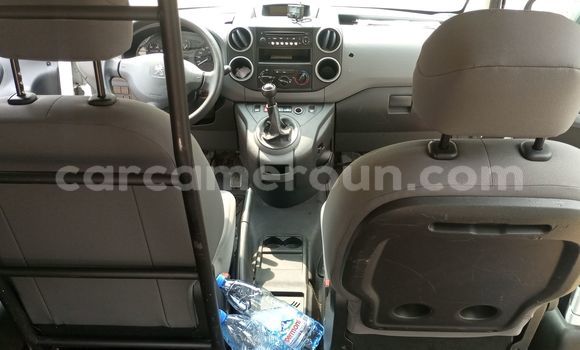 Sayi Imported DAF CF White Babbar mota in Douala a Ƙasar Kamaru Sayi Imported DAF CF White Babbar mota in Douala a Ƙasar Kamaru