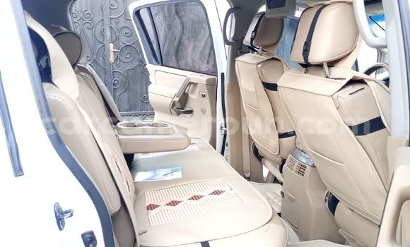 Sayi Na hannu Nissan Armada White Mota in Douala a Ƙasar Kamaru Sayi Na hannu Nissan Armada White Mota in Douala a Ƙasar Kamaru