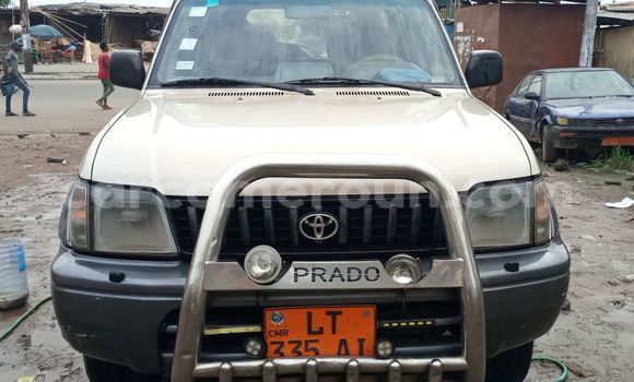 Sayi Na hannu Toyota Land Cruiser Prado Azurfa Mota in Douala a Ƙasar Kamaru Sayi Na hannu Toyota Land Cruiser Prado Azurfa Mota in Douala a Ƙasar Kamaru