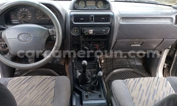Sayi Na hannu Toyota Land Cruiser Prado Azurfa Mota in Douala a Ƙasar Kamaru Sayi Na hannu Toyota Land Cruiser Prado Azurfa Mota in Douala a Ƙasar Kamaru