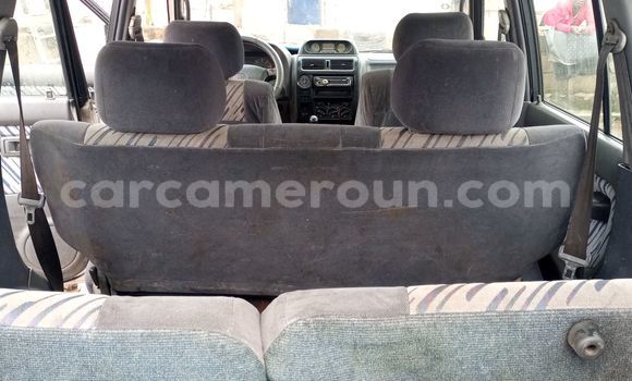 Sayi Na hannu Toyota Land Cruiser Prado Azurfa Mota in Douala a Ƙasar Kamaru Sayi Na hannu Toyota Land Cruiser Prado Azurfa Mota in Douala a Ƙasar Kamaru