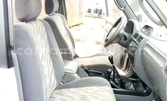 Sayi Na hannu Toyota Land Cruiser Prado Azurfa Mota in Douala a Ƙasar Kamaru Sayi Na hannu Toyota Land Cruiser Prado Azurfa Mota in Douala a Ƙasar Kamaru