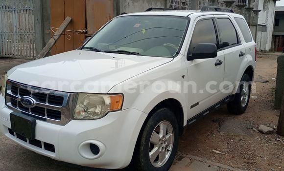 Sayi Na hannu Ford Escape White Mota in Douala a Ƙasar Kamaru Sayi Na hannu Ford Escape White Mota in Douala a Ƙasar Kamaru