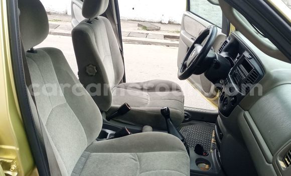 Sayi Na hannu Mazda Tribute M Mota in Douala a Ƙasar Kamaru Sayi Na hannu Mazda Tribute M Mota in Douala a Ƙasar Kamaru