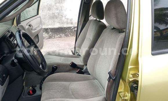 Sayi Na hannu Mazda Tribute M Mota in Douala a Ƙasar Kamaru Sayi Na hannu Mazda Tribute M Mota in Douala a Ƙasar Kamaru