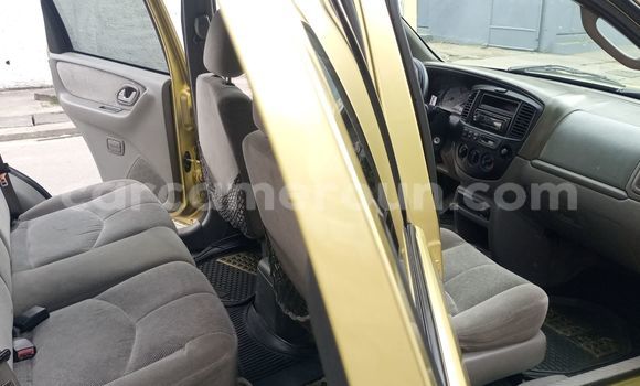 Sayi Na hannu Mazda Tribute M Mota in Douala a Ƙasar Kamaru Sayi Na hannu Mazda Tribute M Mota in Douala a Ƙasar Kamaru