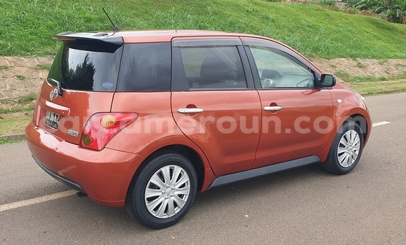 Acheter Neuf Voiture Toyota IST Rouge à Yaoundé, Central Cameroon Acheter Neuf Voiture Toyota IST Rouge à Yaoundé, Central Cameroon