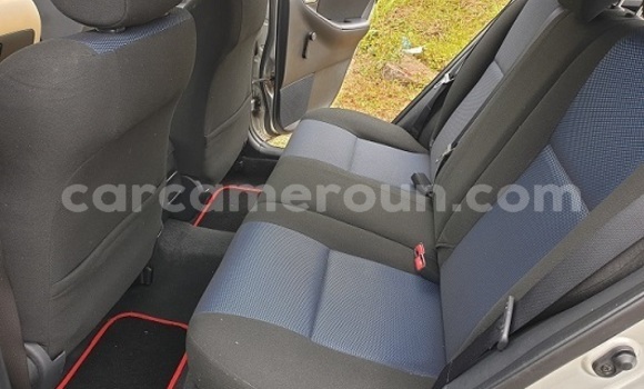 Sayi Sabo Toyota Corolla Azurfa Mota in Yaounde a Babban Kamaru Sayi Sabo Toyota Corolla Azurfa Mota in Yaounde a Babban Kamaru