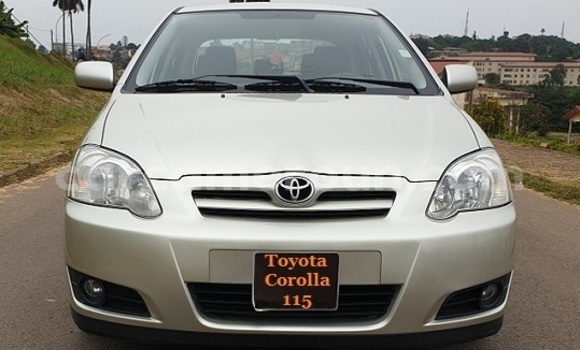 Sayi Sabo Toyota Corolla Azurfa Mota in Yaounde a Babban Kamaru Sayi Sabo Toyota Corolla Azurfa Mota in Yaounde a Babban Kamaru