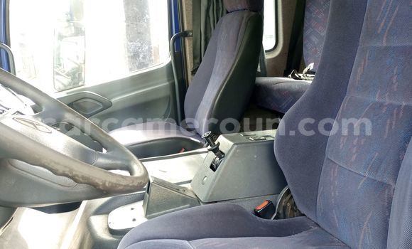 Sayi Imported Mercedes‒Benz 1824 Blue Babbar mota in Douala a Ƙasar Kamaru Sayi Imported Mercedes‒Benz 1824 Blue Babbar mota in Douala a Ƙasar Kamaru