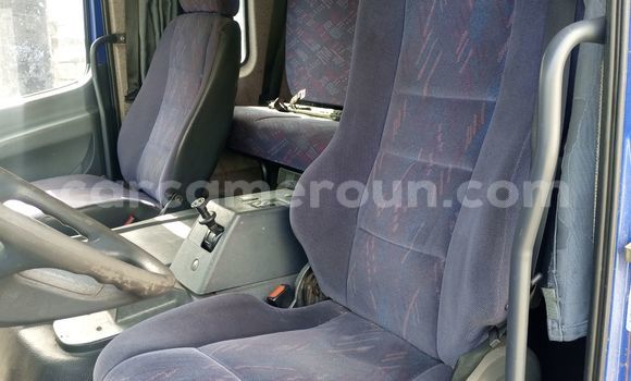 Sayi Imported Mercedes‒Benz 1824 Blue Babbar mota in Douala a Ƙasar Kamaru Sayi Imported Mercedes‒Benz 1824 Blue Babbar mota in Douala a Ƙasar Kamaru