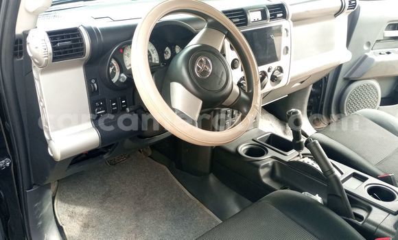 Acheter Import Voiture Toyota FJ Cruiser Noir à Douala, Littoral Cameroon Acheter Import Voiture Toyota FJ Cruiser Noir à Douala, Littoral Cameroon