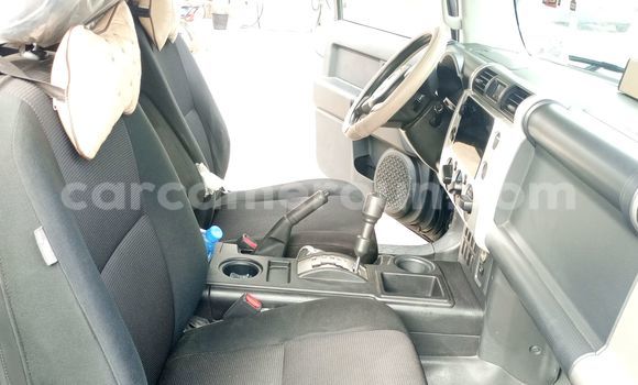 Acheter Import Voiture Toyota FJ Cruiser Noir à Douala, Littoral Cameroon Acheter Import Voiture Toyota FJ Cruiser Noir à Douala, Littoral Cameroon