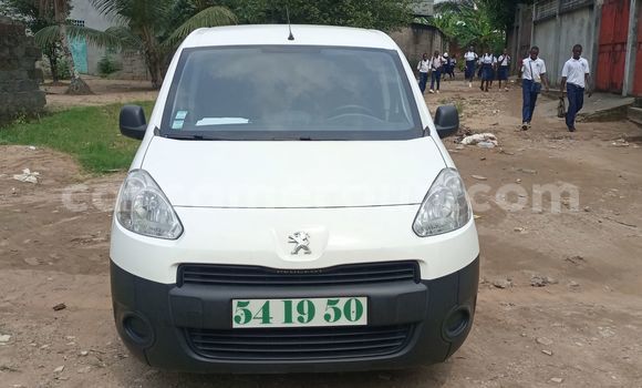 Sayi Imported DAF CF White Babbar mota in Douala a Ƙasar Kamaru Sayi Imported DAF CF White Babbar mota in Douala a Ƙasar Kamaru