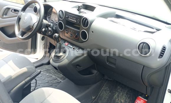 Sayi Imported DAF CF White Babbar mota in Douala a Ƙasar Kamaru Sayi Imported DAF CF White Babbar mota in Douala a Ƙasar Kamaru