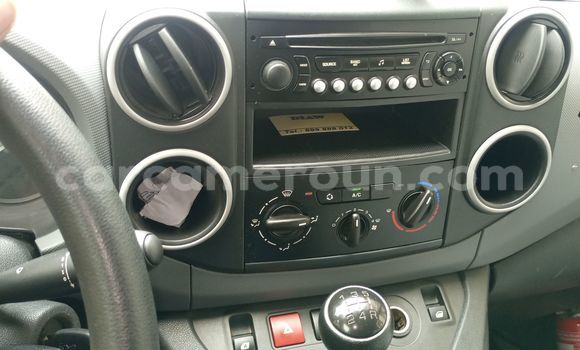 Sayi Imported DAF CF White Babbar mota in Douala a Ƙasar Kamaru Sayi Imported DAF CF White Babbar mota in Douala a Ƙasar Kamaru