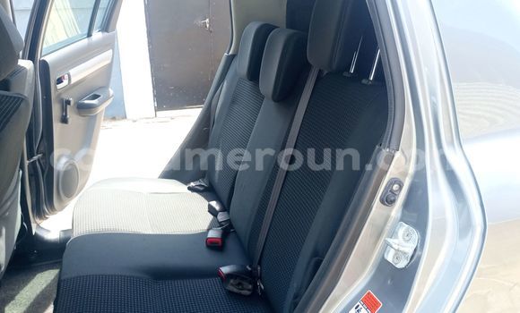 Sayi Imported Suzuki Swift Azurfa Mota in Douala a Ƙasar Kamaru Sayi Imported Suzuki Swift Azurfa Mota in Douala a Ƙasar Kamaru