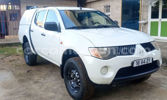 Sayi Imported Mitsubishi L400 White Babbar mota in Douala a Ƙasar Kamaru Sayi Imported Mitsubishi L400 White Babbar mota in Douala a Ƙasar Kamaru