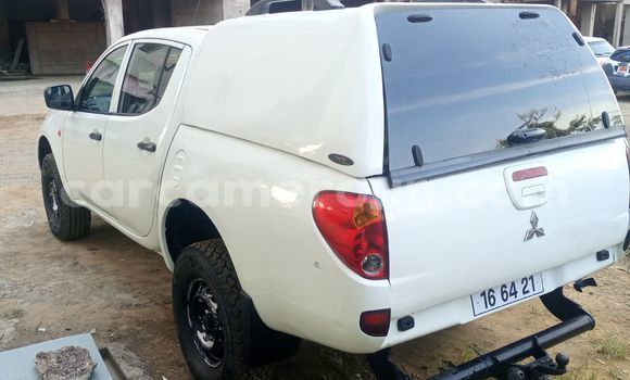 Sayi Imported Mitsubishi L400 White Babbar mota in Douala a Ƙasar Kamaru Sayi Imported Mitsubishi L400 White Babbar mota in Douala a Ƙasar Kamaru