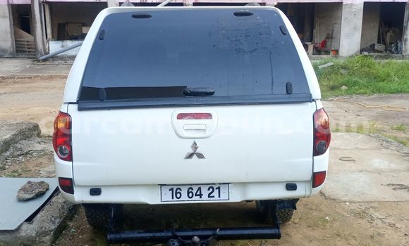 Sayi Imported Mitsubishi L400 White Babbar mota in Douala a Ƙasar Kamaru Sayi Imported Mitsubishi L400 White Babbar mota in Douala a Ƙasar Kamaru