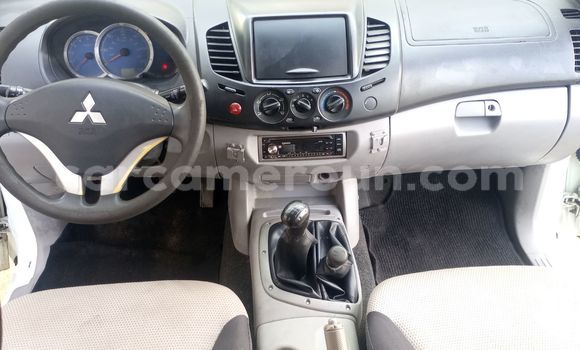 Sayi Imported Mitsubishi L400 White Babbar mota in Douala a Ƙasar Kamaru Sayi Imported Mitsubishi L400 White Babbar mota in Douala a Ƙasar Kamaru