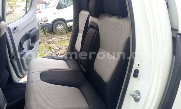 Sayi Imported Mitsubishi L400 White Babbar mota in Douala a Ƙasar Kamaru Sayi Imported Mitsubishi L400 White Babbar mota in Douala a Ƙasar Kamaru