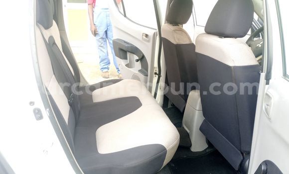 Sayi Imported Mitsubishi L400 White Babbar mota in Douala a Ƙasar Kamaru Sayi Imported Mitsubishi L400 White Babbar mota in Douala a Ƙasar Kamaru