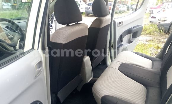 Sayi Imported Mitsubishi L400 White Babbar mota in Douala a Ƙasar Kamaru Sayi Imported Mitsubishi L400 White Babbar mota in Douala a Ƙasar Kamaru