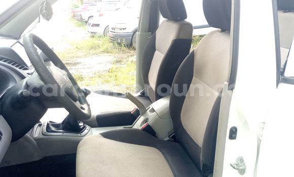 Sayi Imported Mitsubishi L400 White Babbar mota in Douala a Ƙasar Kamaru Sayi Imported Mitsubishi L400 White Babbar mota in Douala a Ƙasar Kamaru