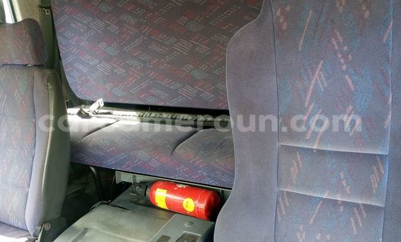 Sayi Imported Mercedes‒Benz 1824 Blue Babbar mota in Douala a Ƙasar Kamaru Sayi Imported Mercedes‒Benz 1824 Blue Babbar mota in Douala a Ƙasar Kamaru