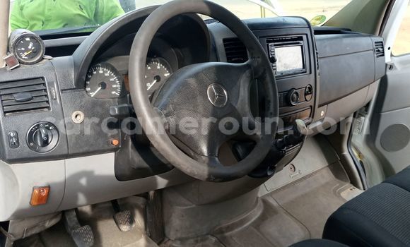 Sayi Na hannu Mercedes‒Benz Sprinter White Babbar mota in Douala a Ƙasar Kamaru Sayi Na hannu Mercedes‒Benz Sprinter White Babbar mota in Douala a Ƙasar Kamaru