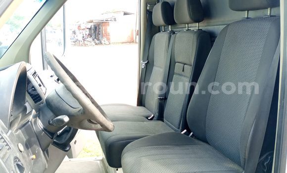 Sayi Na hannu Mercedes‒Benz Sprinter White Babbar mota in Douala a Ƙasar Kamaru Sayi Na hannu Mercedes‒Benz Sprinter White Babbar mota in Douala a Ƙasar Kamaru