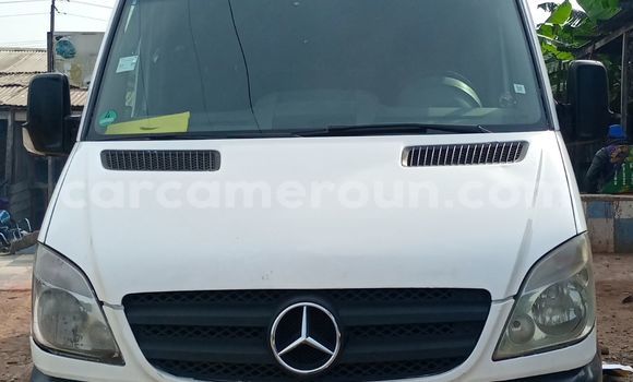 Sayi Na hannu Mercedes‒Benz Sprinter White Babbar mota in Douala a Ƙasar Kamaru Sayi Na hannu Mercedes‒Benz Sprinter White Babbar mota in Douala a Ƙasar Kamaru