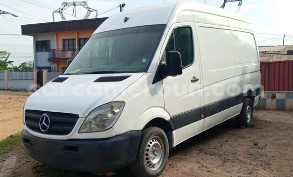 Sayi Na hannu Mercedes‒Benz Sprinter White Babbar mota in Douala a Ƙasar Kamaru Sayi Na hannu Mercedes‒Benz Sprinter White Babbar mota in Douala a Ƙasar Kamaru