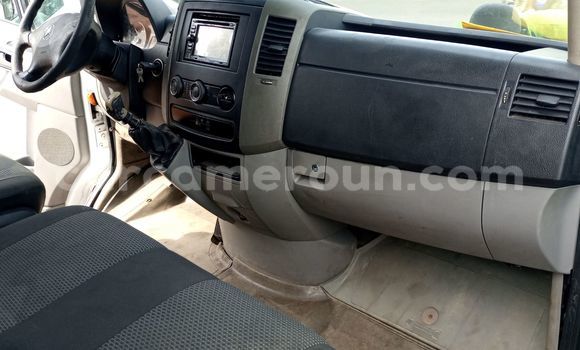 Sayi Na hannu Mercedes‒Benz Sprinter White Babbar mota in Douala a Ƙasar Kamaru Sayi Na hannu Mercedes‒Benz Sprinter White Babbar mota in Douala a Ƙasar Kamaru