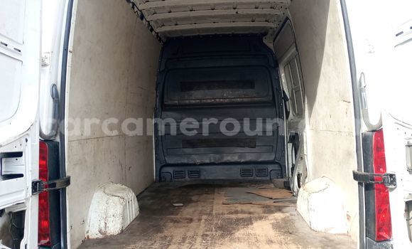 Sayi Na hannu Mercedes‒Benz Sprinter White Babbar mota in Douala a Ƙasar Kamaru Sayi Na hannu Mercedes‒Benz Sprinter White Babbar mota in Douala a Ƙasar Kamaru