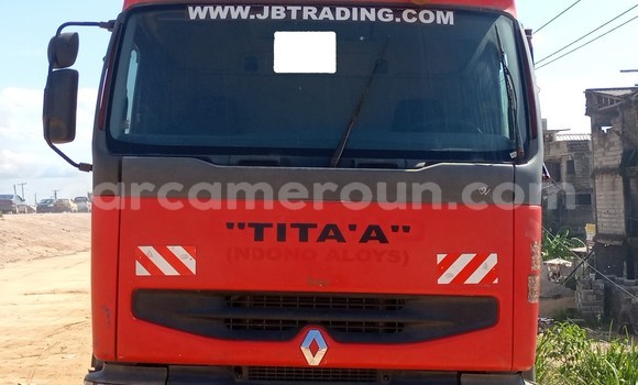 Sayi Na hannu Renault D55 Red Babbar mota in Douala a Ƙasar Kamaru Sayi Na hannu Renault D55 Red Babbar mota in Douala a Ƙasar Kamaru