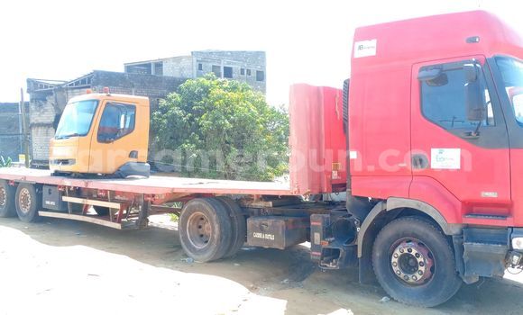 Sayi Na hannu Renault D55 Red Babbar mota in Douala a Ƙasar Kamaru Sayi Na hannu Renault D55 Red Babbar mota in Douala a Ƙasar Kamaru