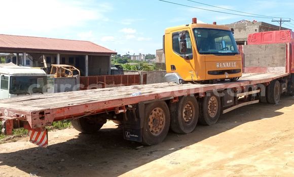 Sayi Na hannu Renault D55 Red Babbar mota in Douala a Ƙasar Kamaru Sayi Na hannu Renault D55 Red Babbar mota in Douala a Ƙasar Kamaru