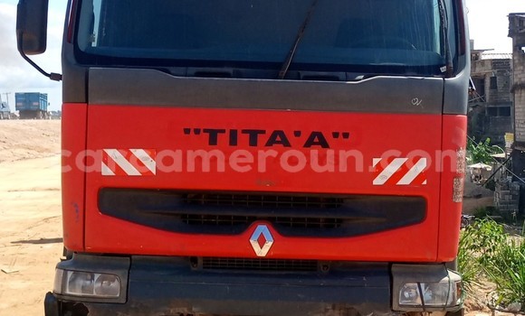Sayi Na hannu Renault D55 Red Babbar mota in Douala a Ƙasar Kamaru Sayi Na hannu Renault D55 Red Babbar mota in Douala a Ƙasar Kamaru