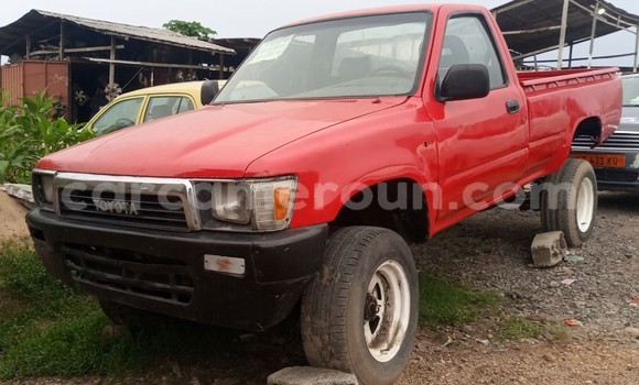 Sayi Na hannu Toyota DA Red Babbar mota in Douala a Ƙasar Kamaru
