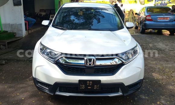 Sayi Imported Honda CR–V White Mota in Douala a Ƙasar Kamaru Sayi Imported Honda CR–V White Mota in Douala a Ƙasar Kamaru