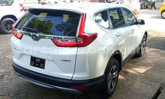 Sayi Imported Honda CR–V White Mota in Douala a Ƙasar Kamaru Sayi Imported Honda CR–V White Mota in Douala a Ƙasar Kamaru