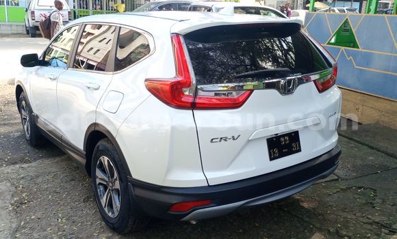 Sayi Imported Honda CR–V White Mota in Douala a Ƙasar Kamaru Sayi Imported Honda CR–V White Mota in Douala a Ƙasar Kamaru