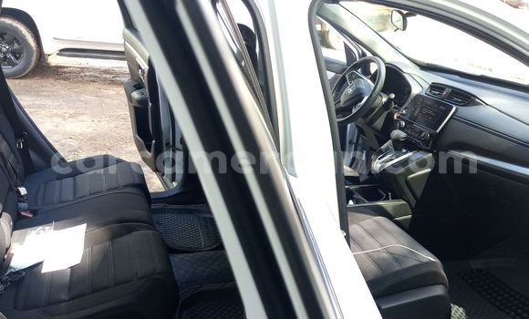 Sayi Imported Honda CR–V White Mota in Douala a Ƙasar Kamaru Sayi Imported Honda CR–V White Mota in Douala a Ƙasar Kamaru