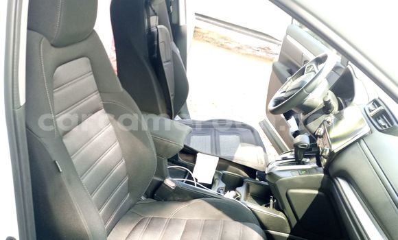 Sayi Imported Honda CR–V White Mota in Douala a Ƙasar Kamaru Sayi Imported Honda CR–V White Mota in Douala a Ƙasar Kamaru